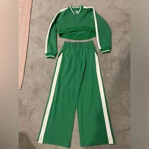 Sweatshirt and pants set